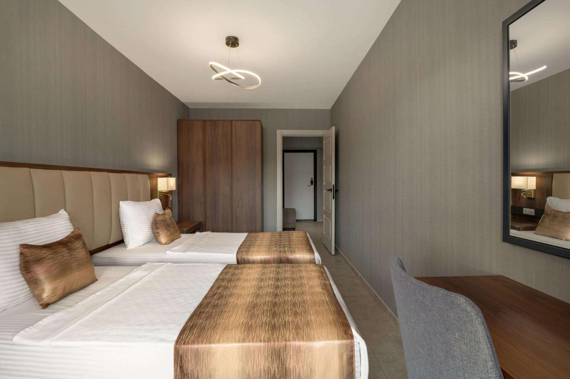 Days Inn By Wyndham Alanya Exterior photo